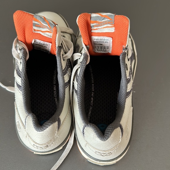 Boys Sketchers size 4 - Picture 4 of 7